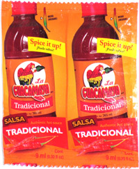 Papas Caseras Kettle Chips con Salsa La Guacamaya